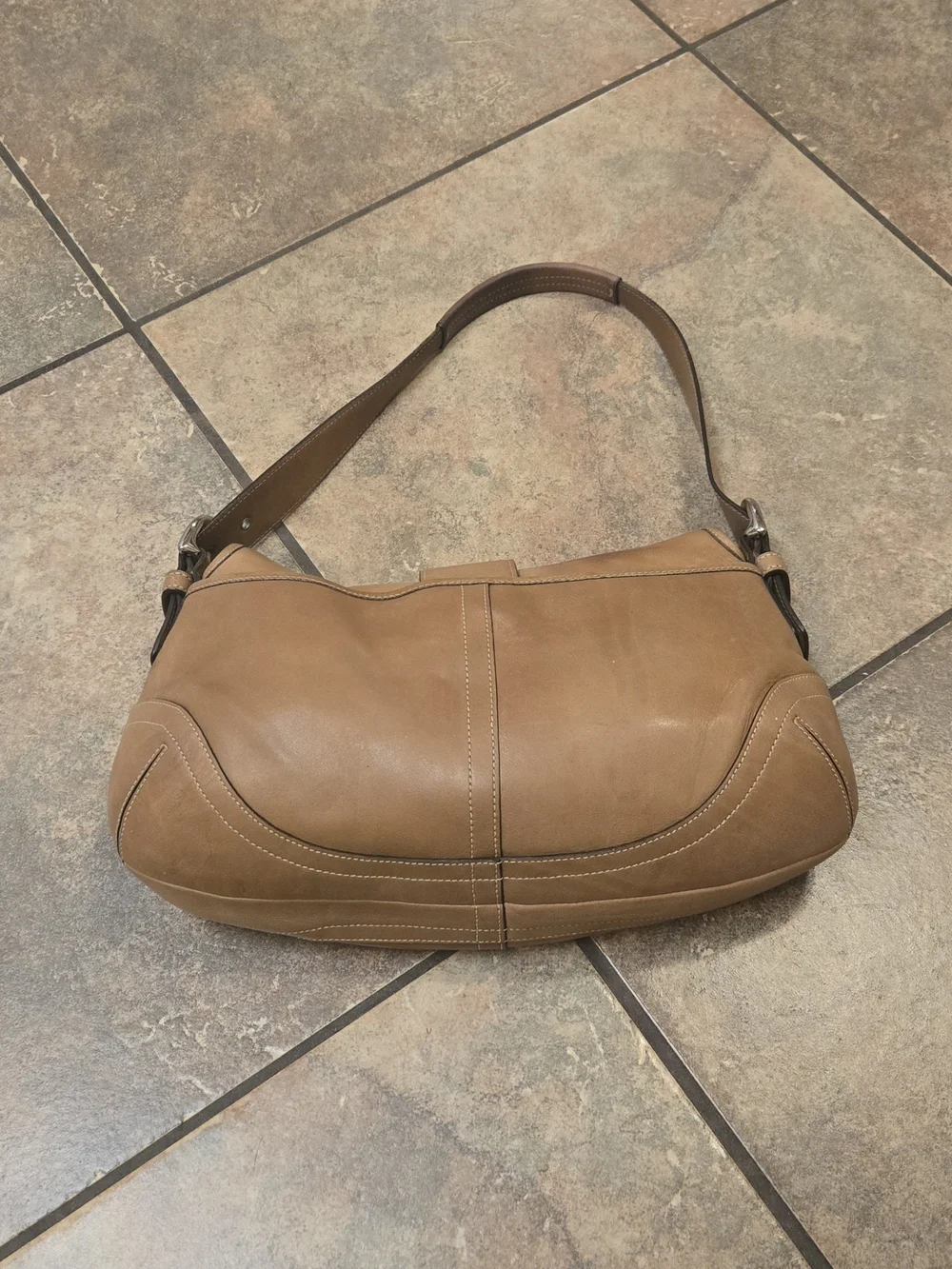 Vintage Coach Soho 9248 Tan Leather FTan Leather Shoulder Bag with Silver Buckle